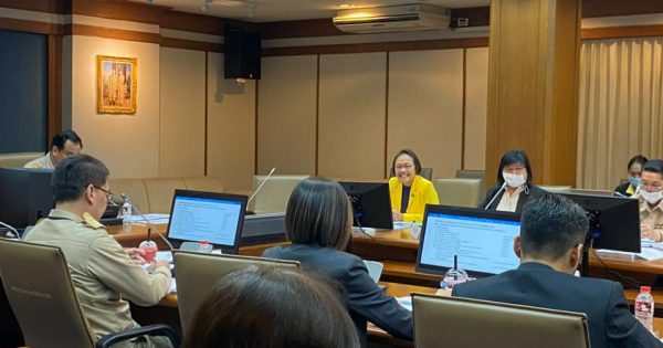 รองเลขาธิการ ก.พ.ร. (นางนันทนา ธรรมสโรช) และเจ้าหน้าที่ ก.พ.ร. เข้าร่วมการประชุมคณะกรรมการพัฒนาโครงสร้างระบบราชการของสำนักงบประมาณ