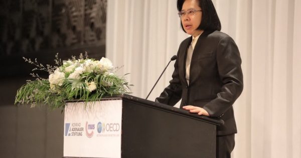 สำนักงาน ก.พ.ร. ร่วมกับมูลนิธิ Konrad-Adenauer-Stiftung และ สำนักงานใหญ่ OECD กรุงปารีส จัดการประชุมวิชาการเพื่อสร้างการเป็นรัฐบาลเปิดในประเทศไทย (Open Government in Thailand : Transforming towards Excellence)
