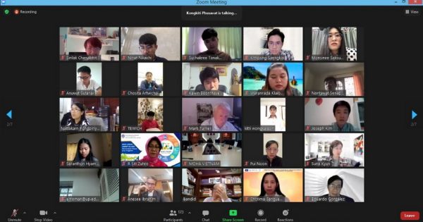 การประชุมแบบออนไลน์เต็มรูปแบบครั้งแรกของงานประชุมนานาชาติ (ครั้งที่ 8) ภายใต้หัวข้อ ?? “ASEAN Forum on State Capacity in Responding to a National Crisis (COVID-19): Ideas and Solutions for the Government” ผ่านโปรแกรม Zoom