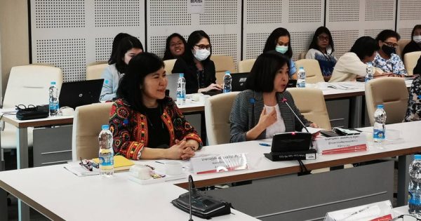 รองเลขาธิการ ก.พ.ร. (นางสาวสุรุ่งลักษณ์ เมฆะอำนวยชัย) พร้อมด้วยคณะทำงานเพื่อขับเคลื่อนการให้บริการประชาชนผ่านระบบอิเล็กทรอนิกส์ (e-Service) ของกระทรวงพลังงาน ได้เข้าพบผู้บริหารของส่วนราชการ นำโดยผู้ช่วยปลัดกระทรวงพลังงาน (นายสมภพ พัฒนอริยางกูล) พร้อมผู้ที่เกี่ยงข้อง