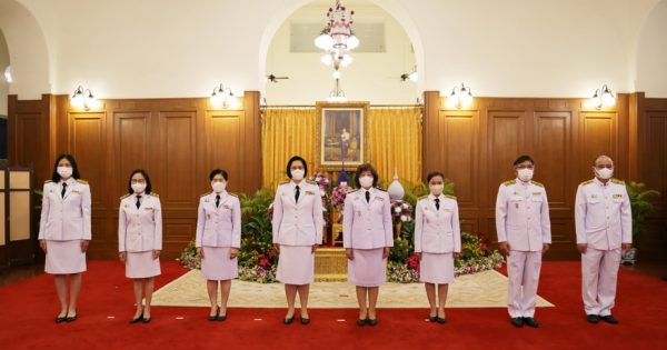 นางสาวอ้อนฟ้า เวชชาชีวะ เลขาธิการ ก.พ.ร. พร้อมด้วยผู้บริหารสำนักงาน ก.พ.ร. ถวายแจกันดอกไม้และร่วมถวายพระพร สมเด็จพระกนิษฐาธิราชเจ้า กรมสมเด็จพระเทพรัตนราชสุดาฯ สยามบรมราชกุมารี