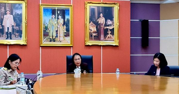 นางนันทนา ธรรมสโรช รองเลขาธิการ ก.พ.ร. เข้าประชุมร่วมกับคณะทำงานขับเคลื่อนและขยายผลการให้บริการหรือการทำงานบนระบบออนไลน์ (e-Service) ในส่วนราชการ ของสำนักงาน ก.พ.ร.