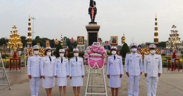พิธีวางพวงมาลาถวายราชสักการะ พระบรมราชานุสรณ์ พระบาทสมเด็จพระจุลจอมเกล้าเจ้าอยู่หัว