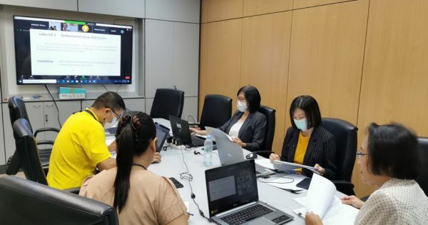 นางนันทนา ธรรมสโรช ได้เข้าร่วมประชุมคณะกรรมการขับเคลื่อนการปฏิรูปการอุดมศึกษา วิทยาศาสตร์ วิจัยและนวัตกรรมในฐานะเลขานุการ ผ่านแอปพลิเคชัน Zoom