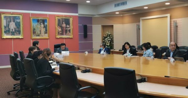 สำนักงาน ก.พ.ร. ได้จัดการประชุมหารือ เรื่อง “แนวทางการสนับสนุนการดำเนินงานด้านวัคซีนให้แก่ภาคเอกชน กรณีสถาบันวัคซีนแห่งชาติ” ตามที่คณะรัฐมนตรีอนุมัติการจัดสรรงบประมาณรายจ่ายประจำปี 256