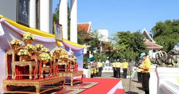 พลเอกประยุทธ์ จันทร์โอชา นายกรัฐมนตรี เป็นประธานในการจัดกิจกรรมจิตอาสาพัฒนาปรับภูมิทัศน์ ทำความสะอาดศาสนสถาน ถวายพระราชกุศลและน้อมรำลึกในพระมหากรุณาธิคุณเนื่องในโอกาสวันคล้ายวันพระบรมราชสมภพพระบาทสมเด็จพระจอมเกล้าเจ้าอยู่หัว