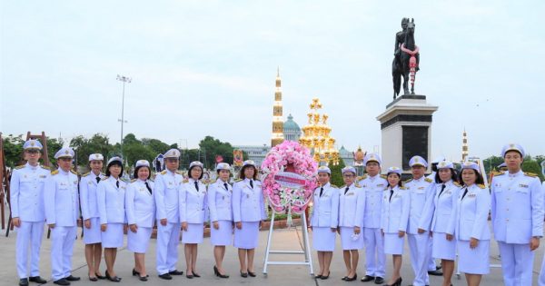 ผู้บริหารและข้าราชการ สำนักงาน ก.พ.ร. เข้าร่วมพิธีวางพวงมาลาถวายราชสักการะ พระบรมราชานุสรณ์พระบาทสมเด็จพระจุลจอมเกล้าเจ้าอยู่หัว
