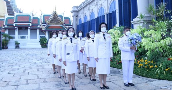 นางสาวอ้อนฟ้า เวชชาชีวะ เลขาธิการ ก.พ.ร. พร้อมคณะผู้บริหารสำนักงาน ก.พ.ร. ร่วมลงนามถวายพระพรเนื่องในโอกาสวันเฉลิมพระชนมพรรษาสมเด็จพระนางเจ้าสิริกิติ์ พระบรมราชินีนาถ พระบรมราชชนนีพันปีหลวง