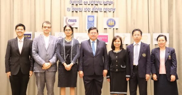 สำนักงาน ก.พ.ร. ร่วมกับสำนักงานโครงการพัฒนาแห่งสหประชาชาติ (UNDP) และสำนักงานสภาพัฒนาการเศรษฐกิจและสังคมแห่งชาติ จัดการประชุม เรื่อง “ห้องปฏิบัติการนวัตกรรมภาครัฐ…พลิกโฉมนวัตกรรมงานบริการสาธารณะ”